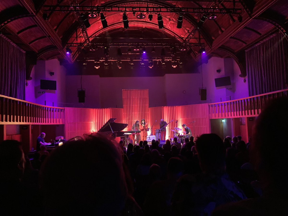 What a beautiful gig by @JOANPOLICEWOMAN at @Howard_Assembly tonight. Exquisite sound and setting. Also loved how carefully she credited everyone involved.