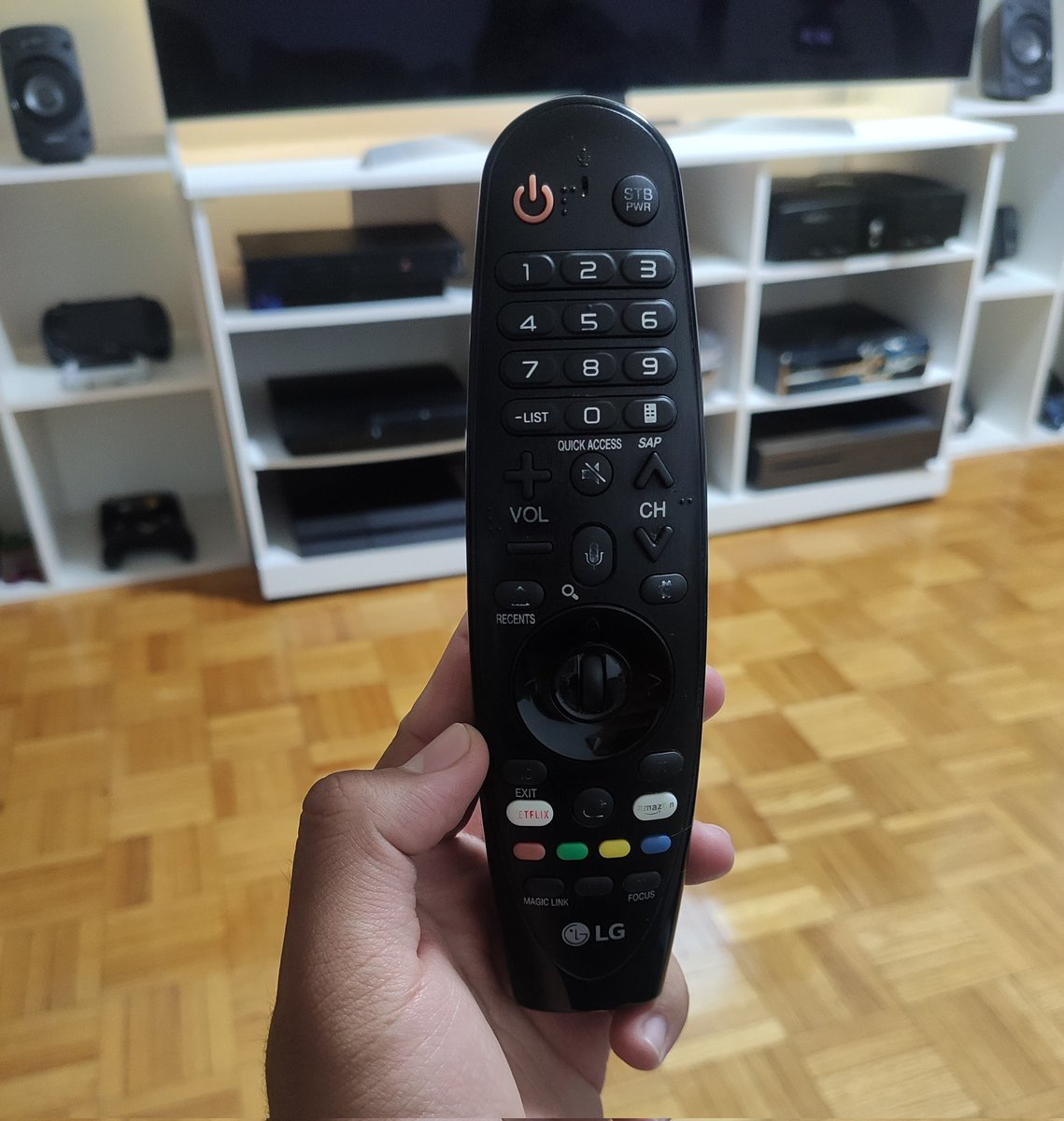 _ivader's tweet photo. @jmatuk El confiable magic remote de mi LG OLED https://t.co/QhjPQQRAZR