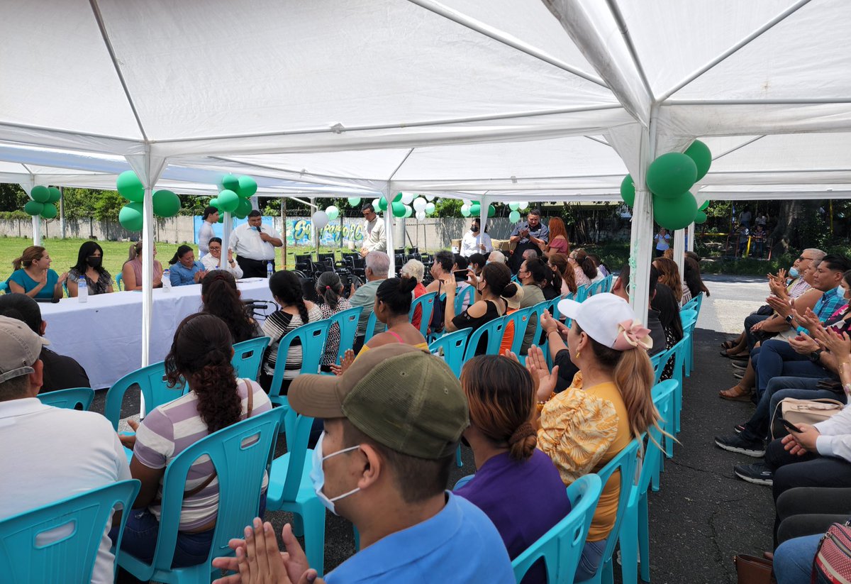 esmeascenciosv's tweet photo. 15 familias fueron beneficiadas este día, gracias al programa @EsperanzaRuedas por medio de su presidenta @lorerodi que se encarga de llevar amor y esperanza a quienes más lo necesitan.

📍Soyapango https://t.co/xjfms4kwwn