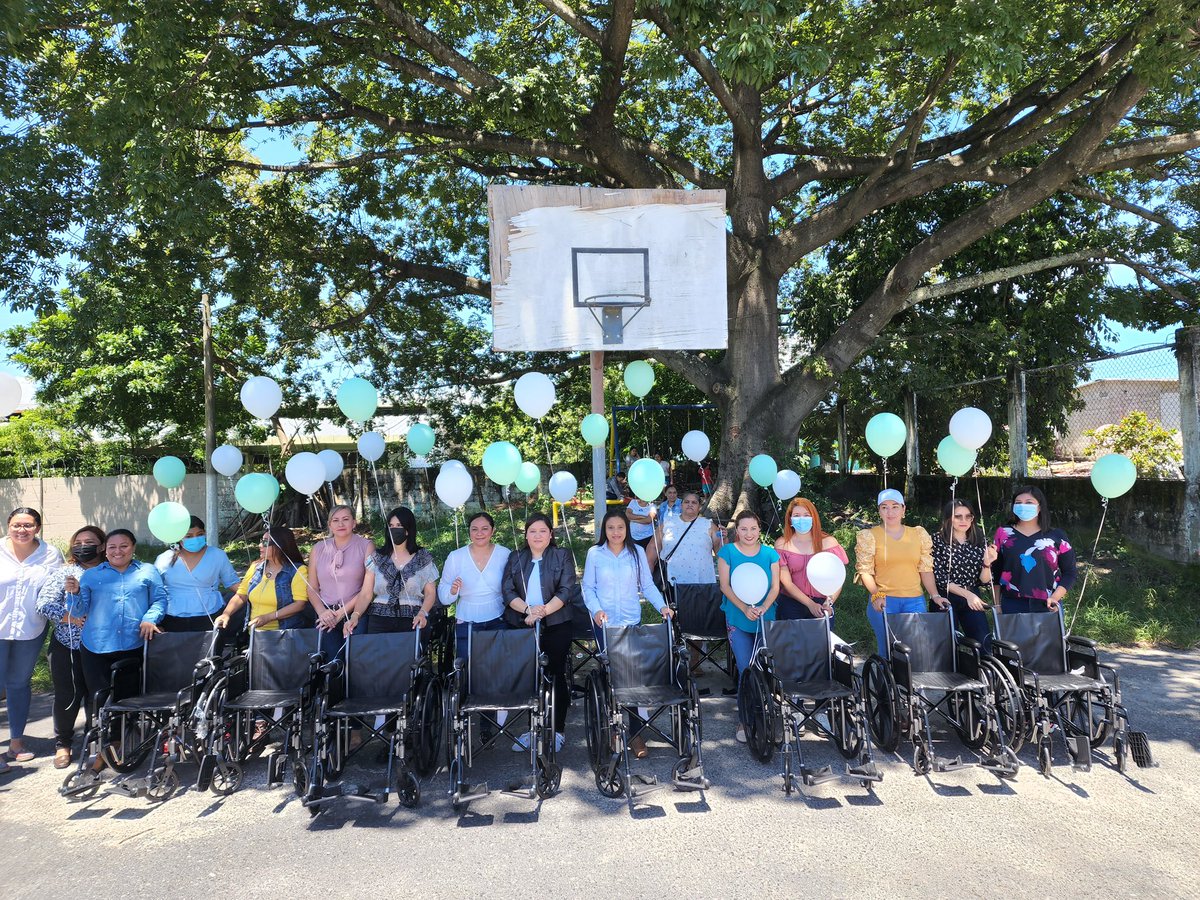 esmeascenciosv's tweet photo. 15 familias fueron beneficiadas este día, gracias al programa @EsperanzaRuedas por medio de su presidenta @lorerodi que se encarga de llevar amor y esperanza a quienes más lo necesitan.

📍Soyapango https://t.co/xjfms4kwwn