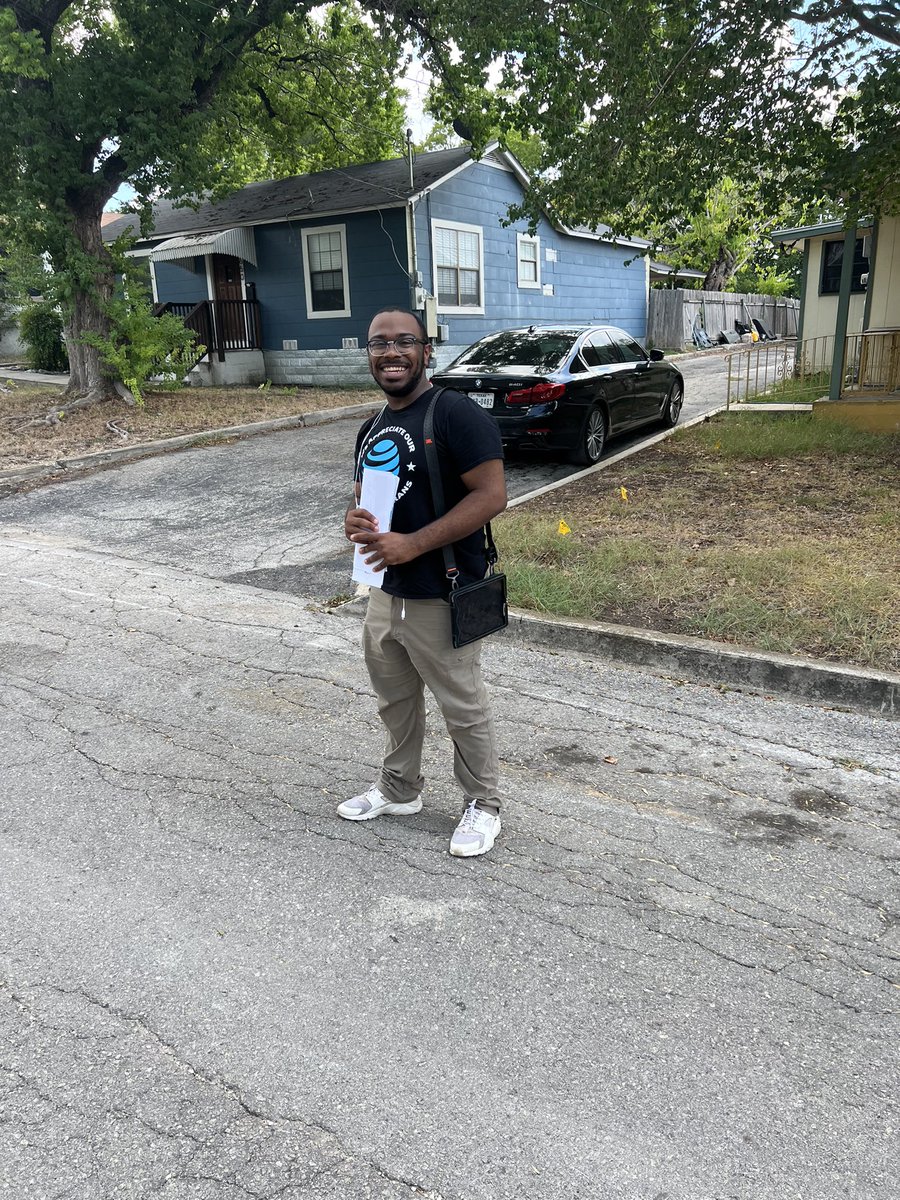 CarrizalesJudy's tweet photo. Major shoutout to Frank and his team at #ATTPrime! They are out there being persistent and building relationships! Let’s go! #STXFiberFlex @Joules_STX @PrimeComms https://t.co/62InmW7PKr