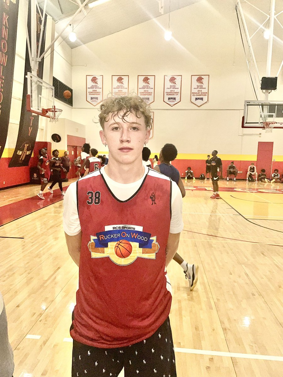 Extra 👀’s Eye grabber at #ROW 6’4 G Jaxon Olvera of New Caney High. <a href="/Jaxon2023/">jaxon olvera</a> Is a tough G that was getting busy and attacking the paint. He played with confidence and the game seemed a lil slow to him at times. <a href="/RcsSports/">Jim Hicks</a> <a href="/GDayHoopScout/">🅶🅴🅾🅵🅵🆁🅴🆈 🅳🅰🆈 🆂🆁.</a> <a href="/AnalyticalCoach/">🥶The Baller Plug🥶</a>