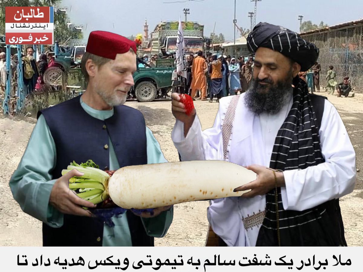 TBinternationa1's tweet photo. ملا برادر یک شفت سالم به تیموتی ویکس هدیه داد تا روی آن بنشیند و از بازگشتش به افغانستان لذت ببرد. #Taliban #IEA #MullahBradar #TimothyWeeks #Australia https://t.co/5d3tYuyjXk