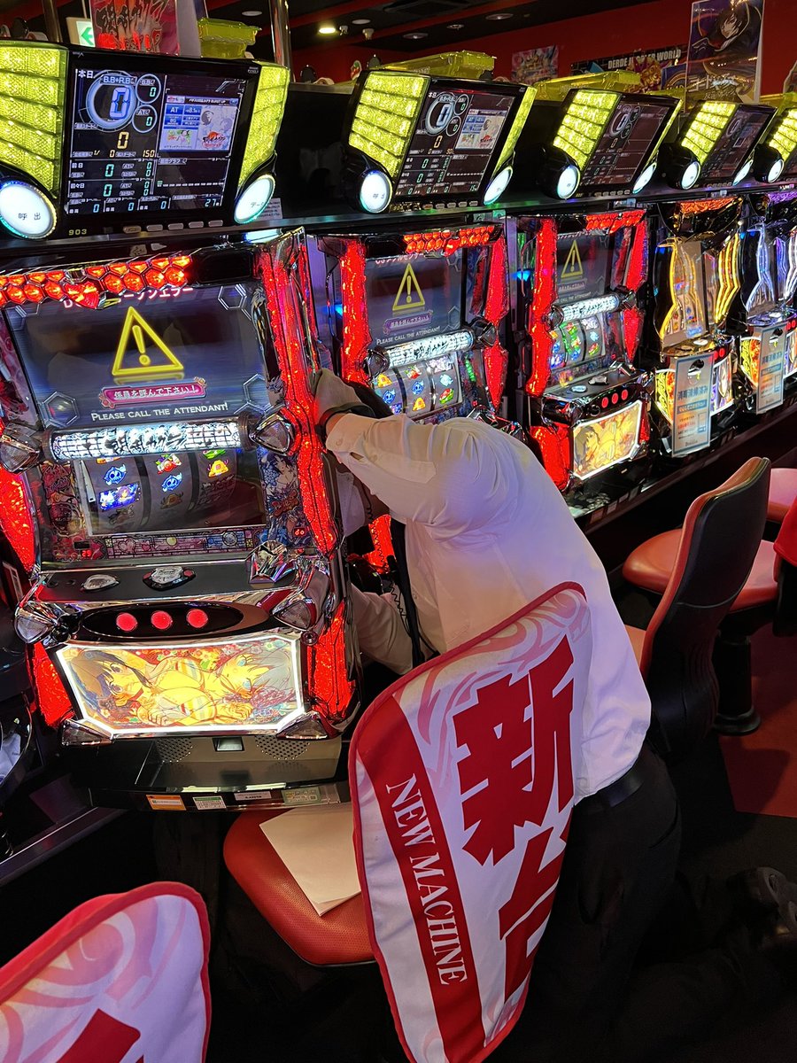 monsterparadox2's tweet photo. マイホの閃乱カグラスロット新台。
全台30ゲームに1回エラー出て一生エラー対応。治るか聞いたけど治らんって言われた。
地獄。 https://t.co/31UDGCxkuN