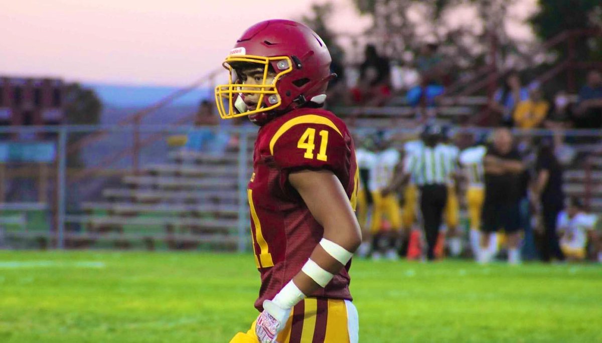 jlealofi40's tweet photo. Football pics📸 #41strong #lealofibloodline https://t.co/8zEHtgXTZT