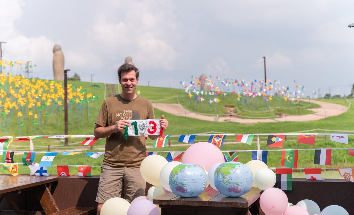 Ho visitato tutte le 193 nazioni del mondo.
E' un traguardo raro: più persone sono state nello spazio di quante abbiano girato così tanto. Ho impiegato 9 anni.
Oggi compio 45 anni: per regalo guarda al viaggio come educazione e non come un premio per il lavoro di un anno.