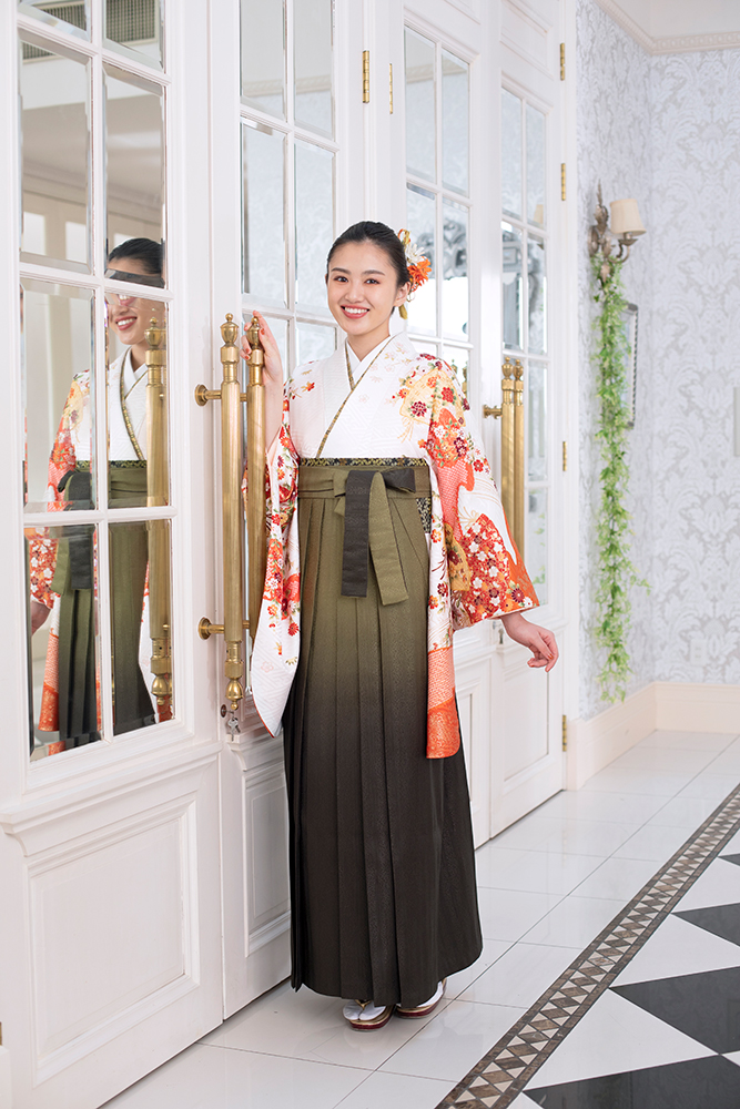 未使用品未使用品晴れ着の丸昌成人式振り袖、小物類、専用の収納バック