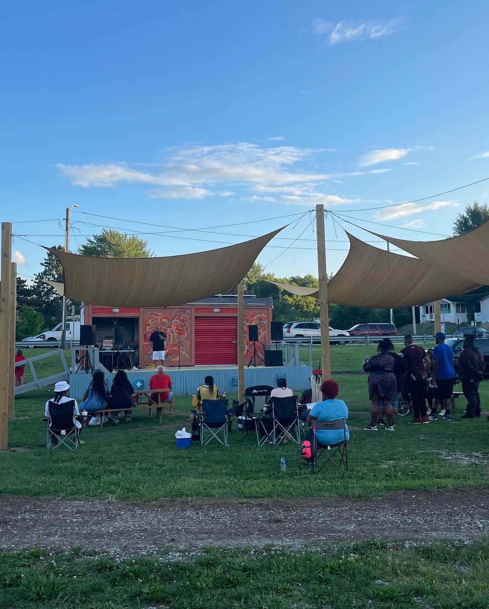 ebonythewriter's tweet photo. sundays at Belmont Beach Project - grateful to this place, this space for the consistent reminder to find beauty in everything.
#Haughville #BelmontBeach #whatsgoodwithebonychappel https://t.co/2Tfwl3HLtw