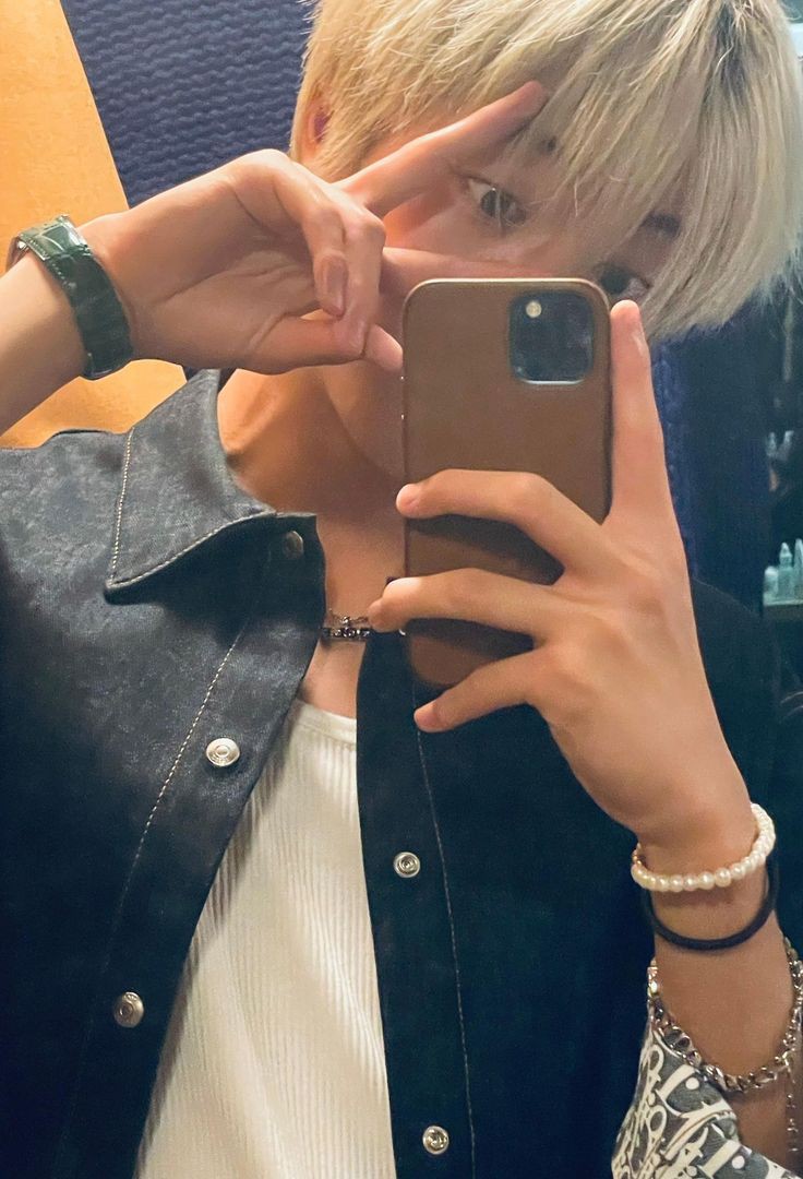 hugsily's tweet photo. ꙳₊↬💐... ¡hey hey! @rutoztar
↝ has recibido un abrazo 💌 
 " hola nico linda, quiero q sepas que haruto i yoo te amamos mucho, no lo demuestro mucho pero de vdd eres especial para mi, no me dejes nunca
pd: haruto tuyo, te ama solo a ti <3" https://t.co/pXAwa9Feoy