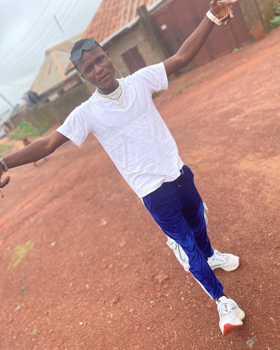 Splendour_dazzy's tweet photo. Happiness is free🤷‍♀️ happy Sunday to all my fans 😍 https://t.co/mWkuK5Y4dp