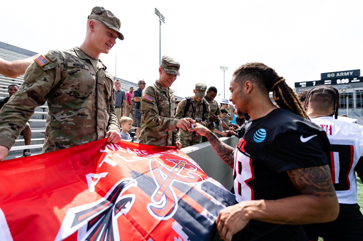 AtlantaFalcons's tweet photo. Duty, Honor, Country @WestPoint_USMA https://t.co/Srx2dUcAE5