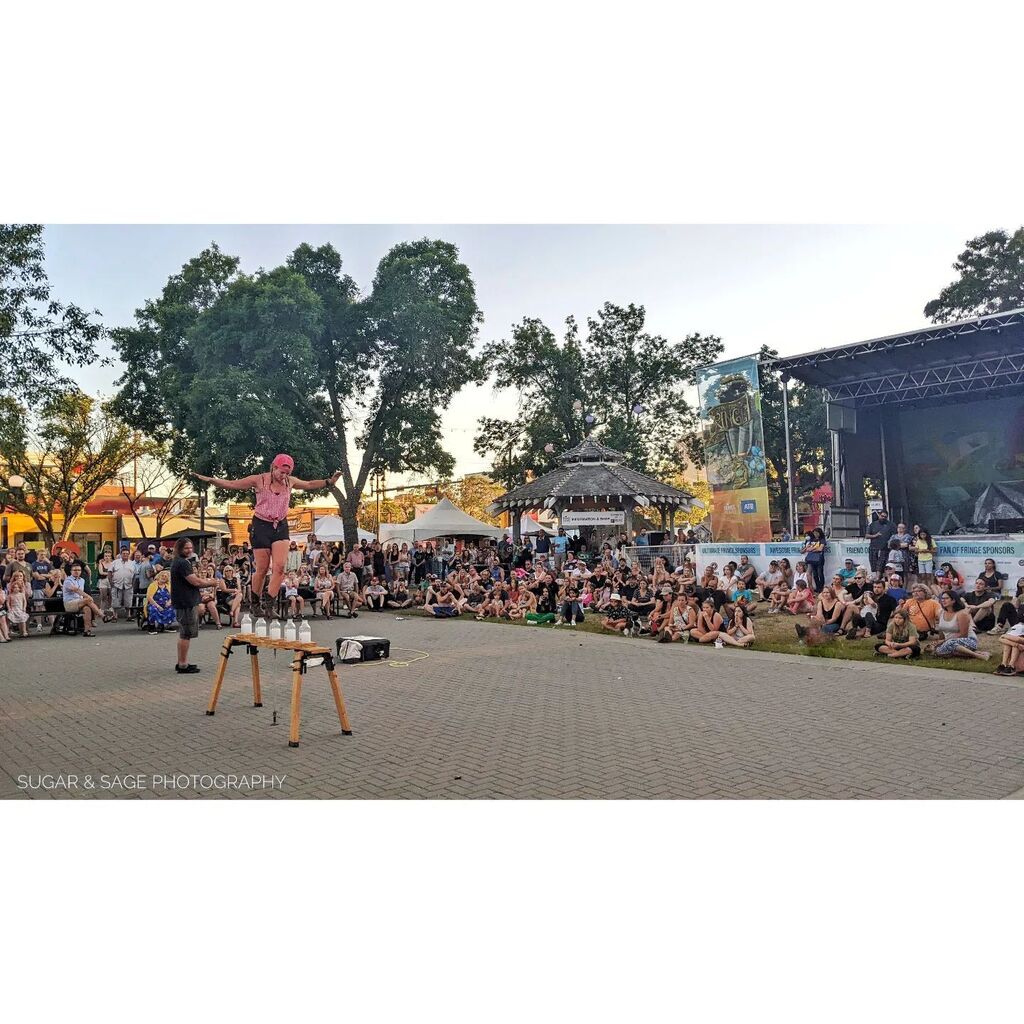 SugarSagePhoto's tweet photo. Saw another friend at @edmontonfringe! @mollykeczan doing @thefarmersdaughtershow!
.
.
.
.
#yyc #yeg #yegfringe #streetperformer #thefarmersdaughtershow #mollykeczan #edmonton #edmontonfringe #yycphotographerinyeg #sugarandsagephotography https://t.co/uVvakdKLRO https://t.co/eaBQOAZDEc