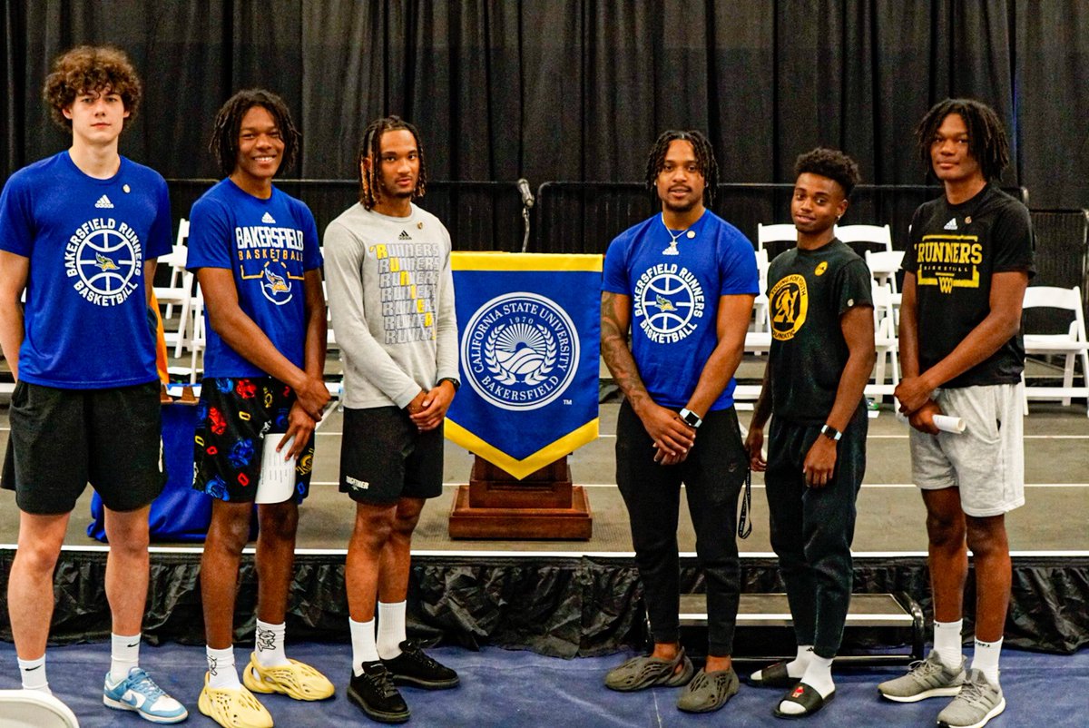 New ‘Runners at the 2022 <a href="/CSUBakersfield/">CSUB</a> convocation! This is the beginning of our scholar-athlete’s pursuit to getting their degree! Ugnius, Kaseem, Naseem, Marvin, Dae Dae, and Kareem we are excited to see you excel on and off the court! #TeamBelieve