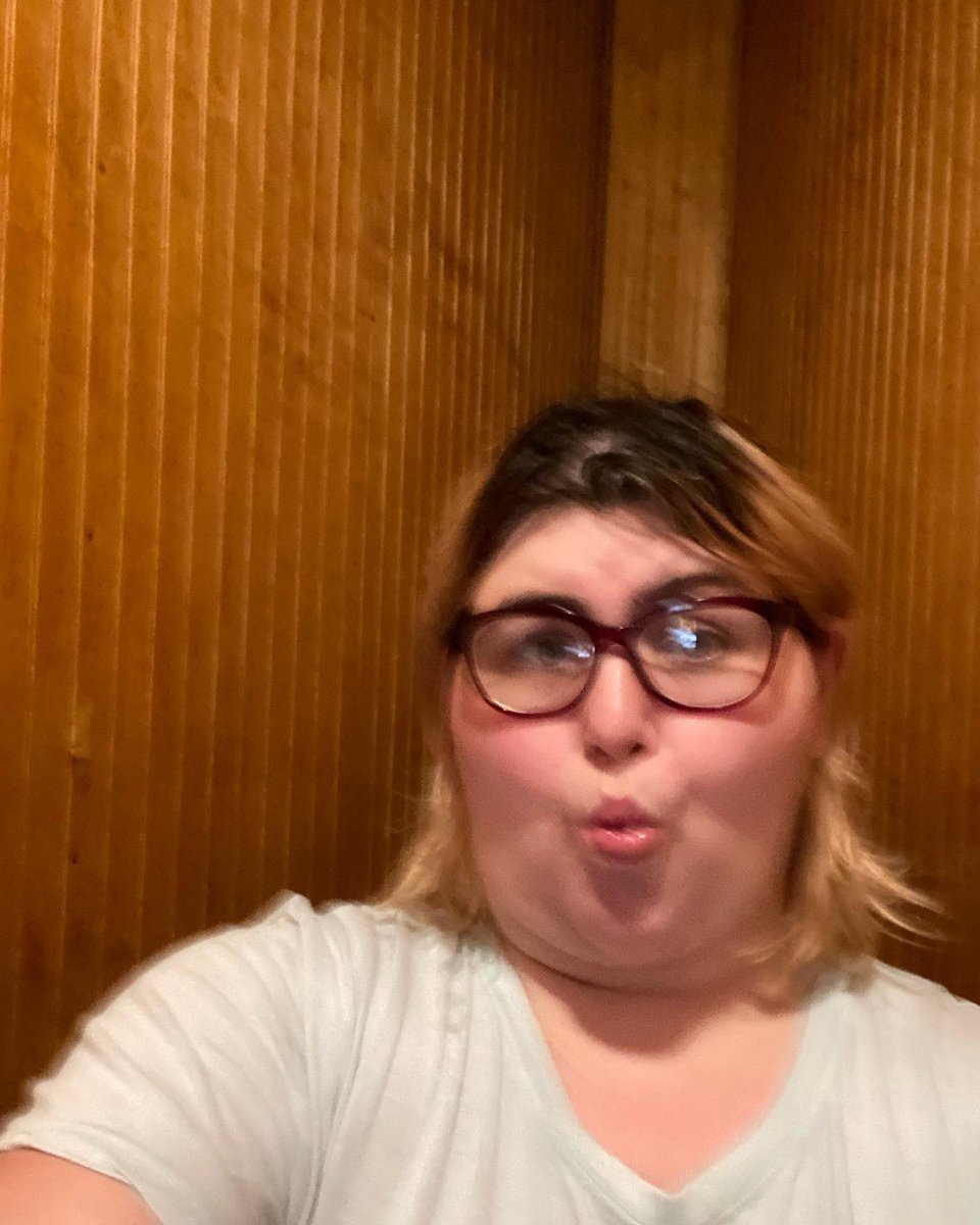 ashlyn_miss's tweet photo. WHEN TODAY AND GOT MY NEW GLASSES AT 3:00PM THIS AFTERNOON I CAN SEE BETTER NOT THEN WHAT I DID BEFORE. https://t.co/y1n0BLFlOI