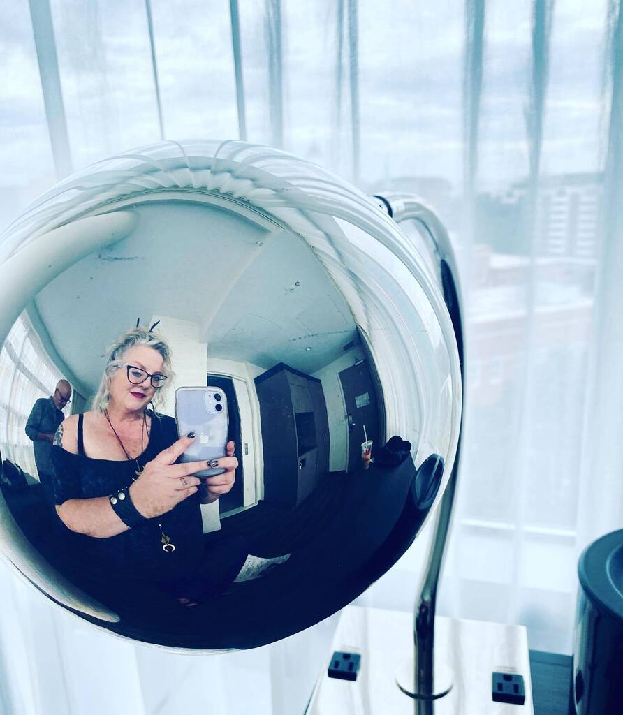 cre8trix's tweet photo. Looong drive to get here but @marypearcethecreativist found us the perfect place to stay @hyatthousethewharf before the @blondieofficial and @eternally_damned 🖤🖤🖤🖤 https://t.co/oPOePvGbw8 https://t.co/uPgCB37zHT
