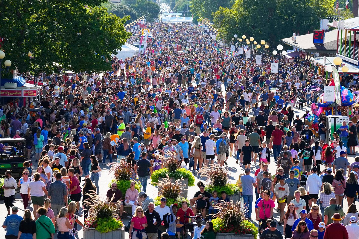Our Fairgoers are the best. Officially. 🤩 Saturday, Aug. 20 was the most attended day at the Fair EVER. August 20 marks the highest one-day attendance of all time at 128,298 attendees. The previous record was 127,277 people on Saturday, Aug. 17, 1991. #ISFFindYourFun