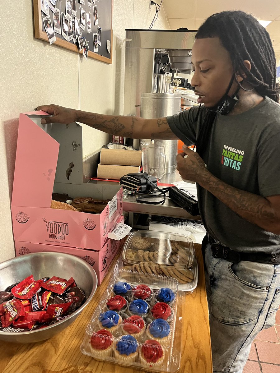 chilis01386's tweet photo. Did someone say #DessertParty?!?! #CultureMatters @denson1539 @Chilis https://t.co/1FoG1BUpVB
