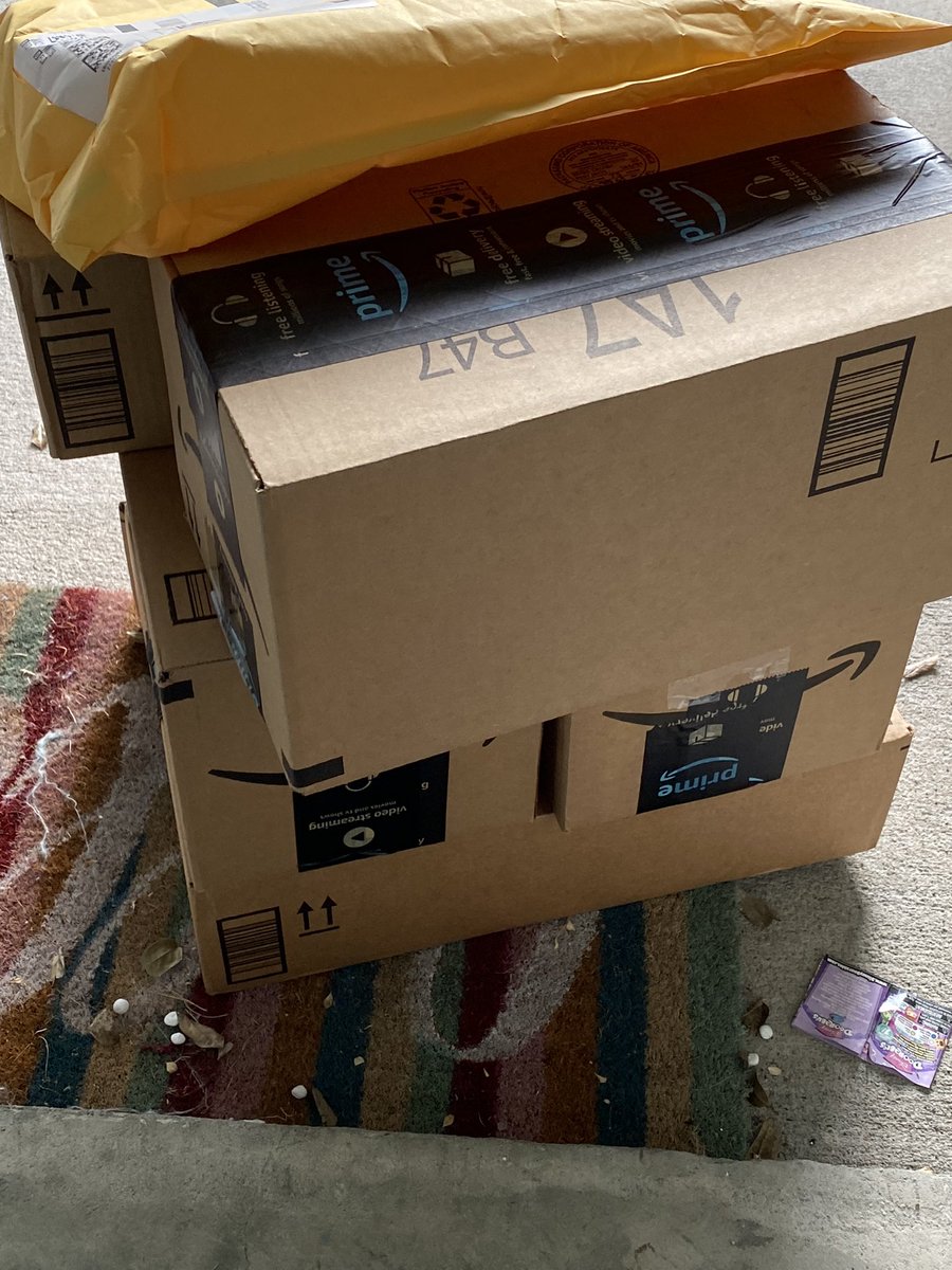 Lisa_Spires_'s tweet photo. You guys are amazing! Thank you for all this!! Operation stay healthy is underway!! @jetwoman29 thanks to everyone who RT and sent one!! https://t.co/yRm4ziRqfC