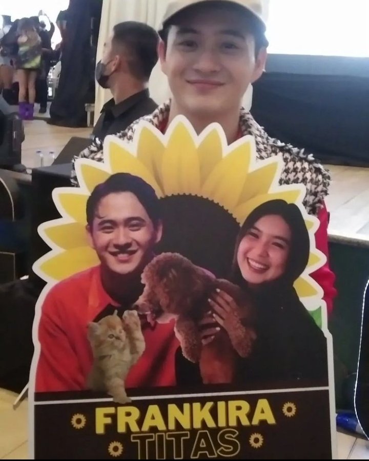 frankira_lovers's tweet photo. Cutiee 🥹💛🌻

@francinecarreld @BGYO_Akira 
#FrancineDiaz #BGYO_Akira #FranKira https://t.co/G6YuxzYLtY