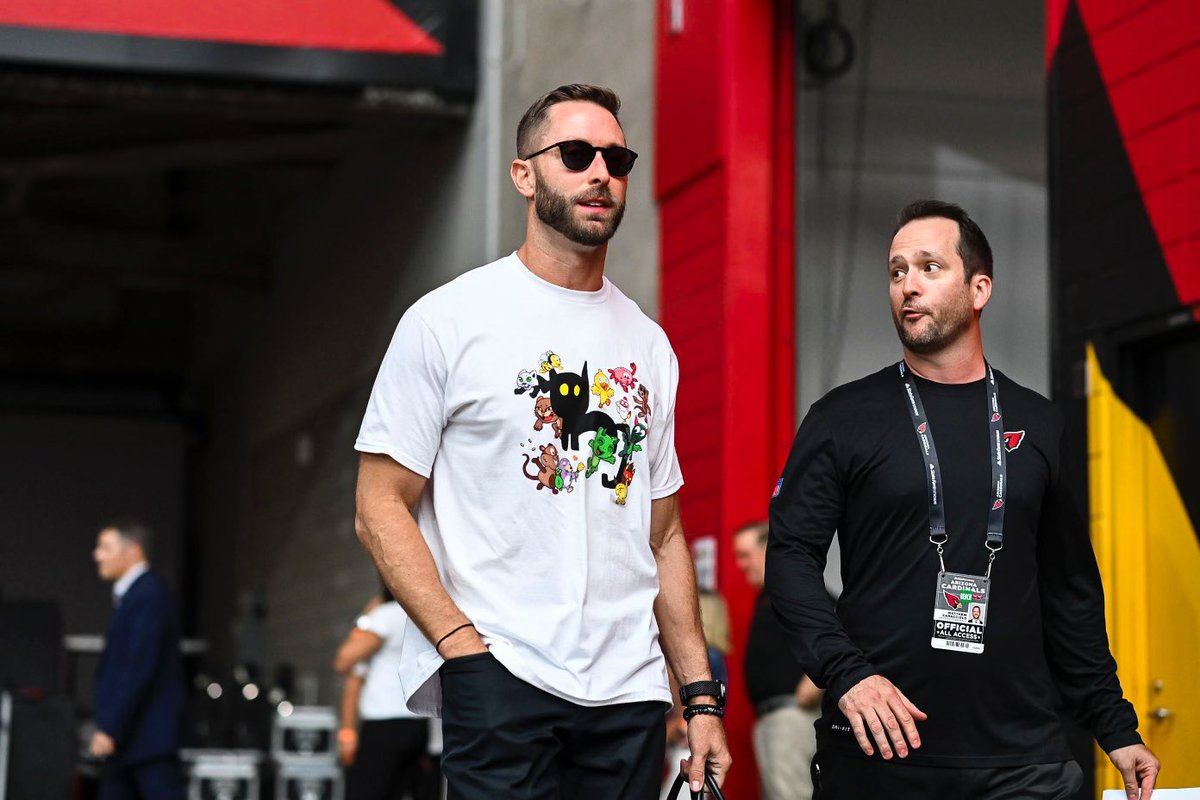 garyvee's tweet photo. Might have to add the @AZCardinals to my list ♥️♥️♥️♥️ wow Kliff https://t.co/Q7zZACfbaX