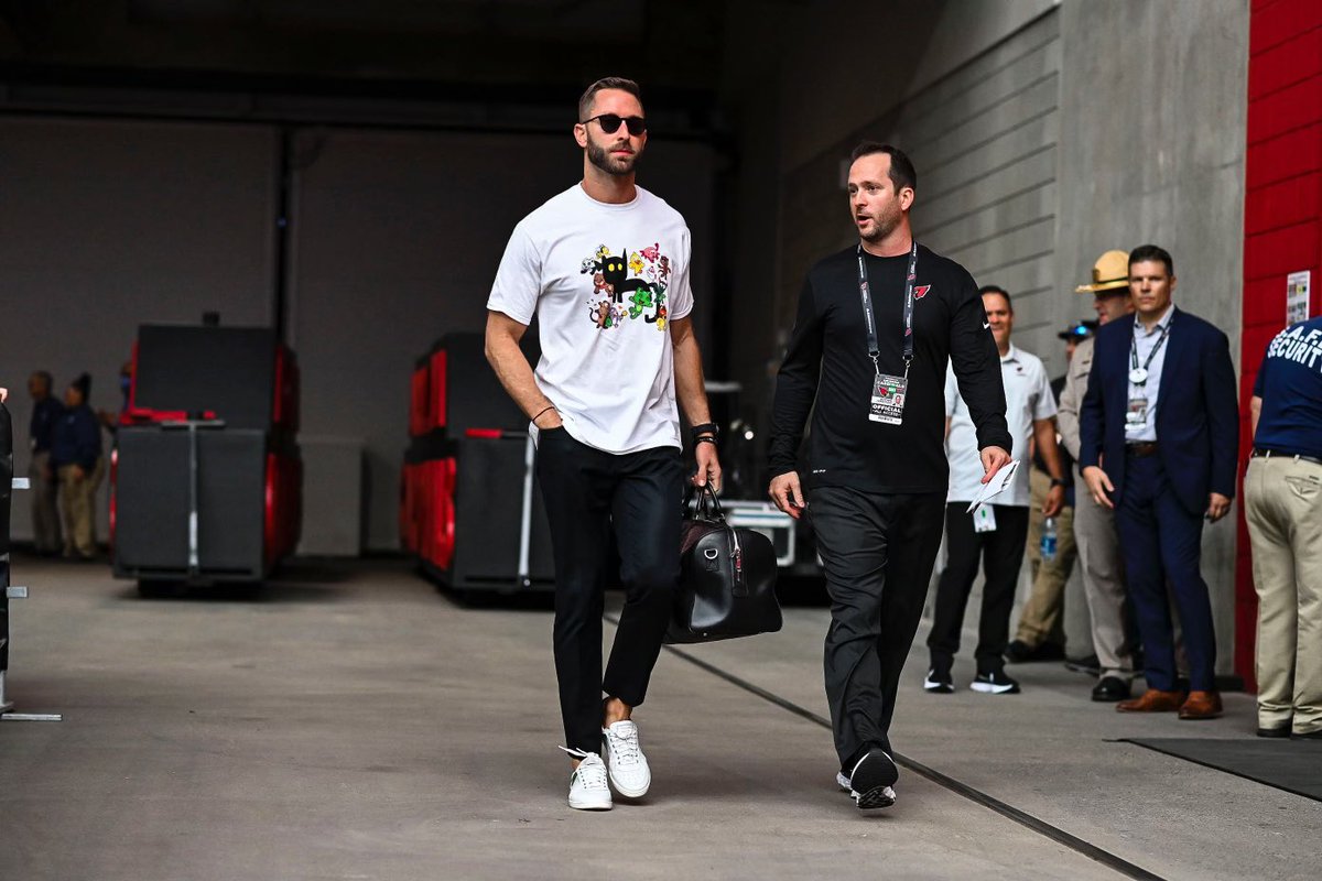 garyvee's tweet photo. Might have to add the @AZCardinals to my list ♥️♥️♥️♥️ wow Kliff https://t.co/Q7zZACfbaX