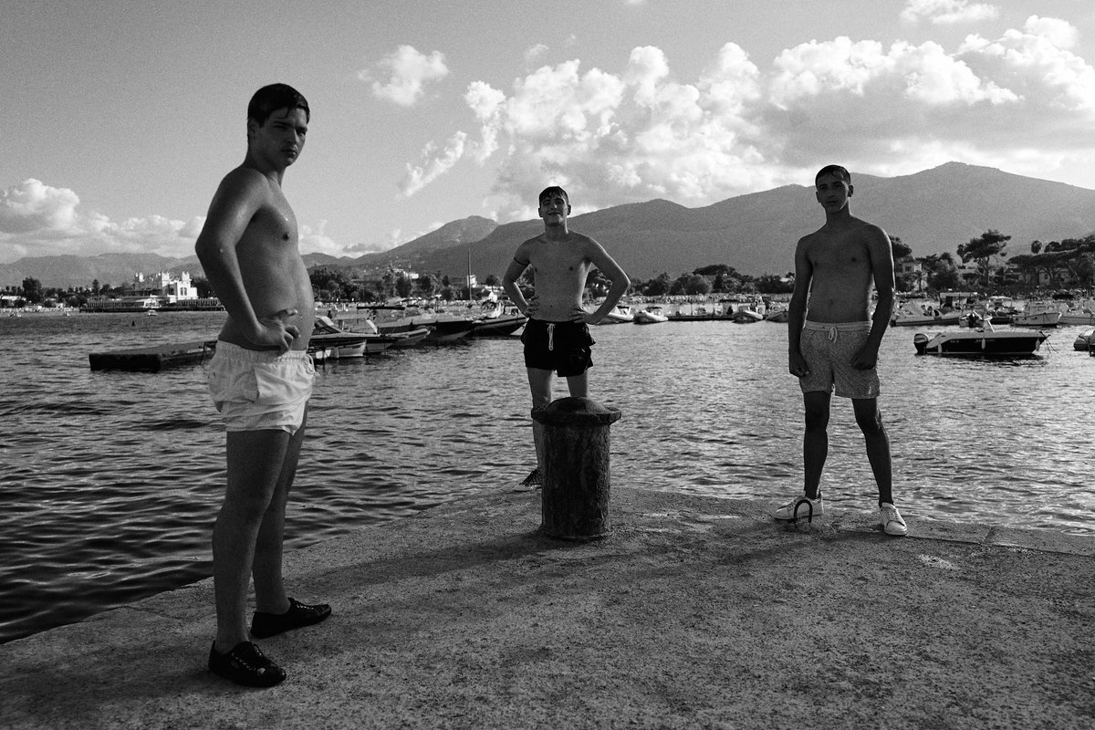 HelmutBerta's tweet photo. Alcuni #tuffatori del moletto a #Mondello 
Some #wharf #divers at Mondello beach #Palermo Agosto 2022 #sicilianvibes #sicilia #leica #leicaq #photography all pics on: https://t.co/8uR9iKxWnT https://t.co/wjsUpEt6nl