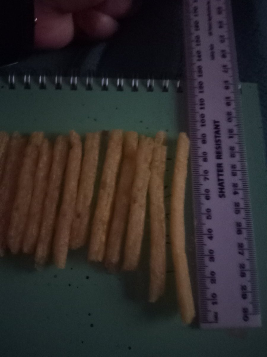 kelburt79's tweet photo. @walkers_crisps longest salt 'n' vinegar chipstick ever!! 2 impressive ones, but the longest measuring in at a whopping 94mm! #boombaby #winning #smiths #chipsticks #walkers https://t.co/rJyhJAFmUu
