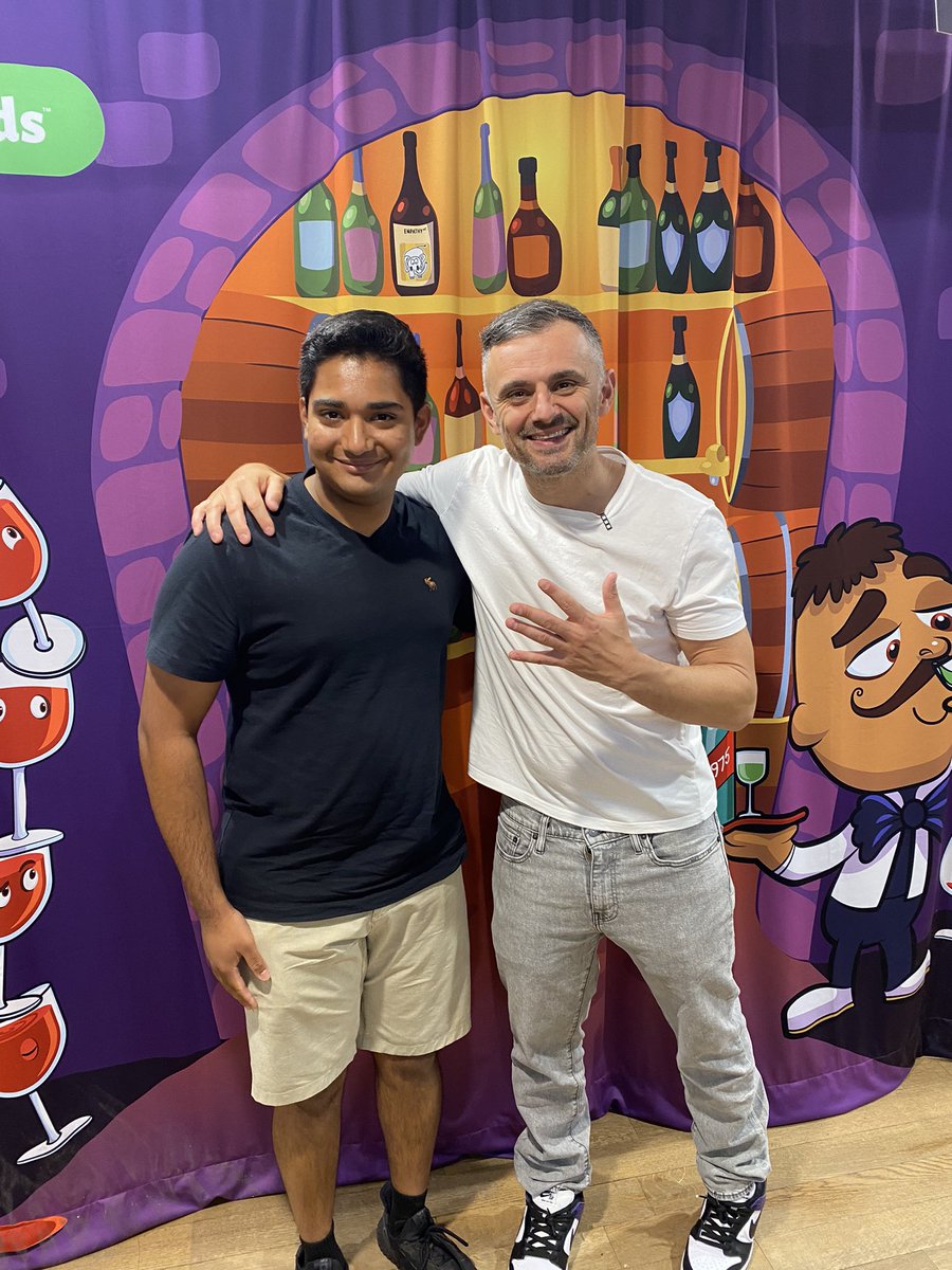 krushil_a's tweet photo. Had a EPIC Sunday today at Wine Library with @garyvee 🍷 
@veefriends @krainak @astirSID @adamripps @dustynotjusty @veeminders https://t.co/VNUD4J81vZ