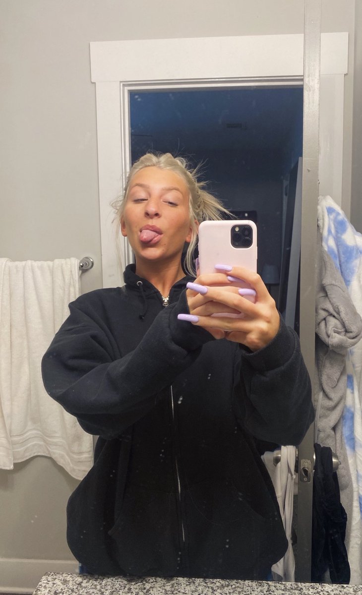 GoddessJess1010's tweet photo. In the mood to drain a loser, approach on ur knees for Goddess https://t.co/Rx5eYrbQVm