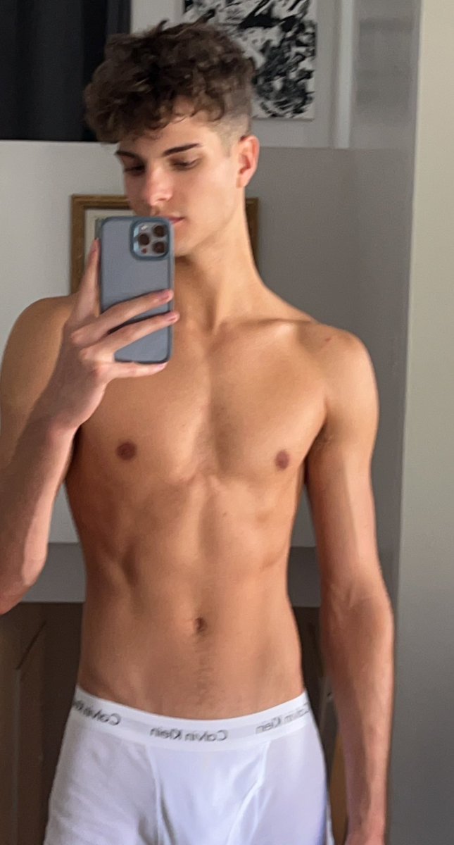 Oliver Marks on Twitter: "RT @Ethan_Pr: Can someone pull my underwear down? 🍆"