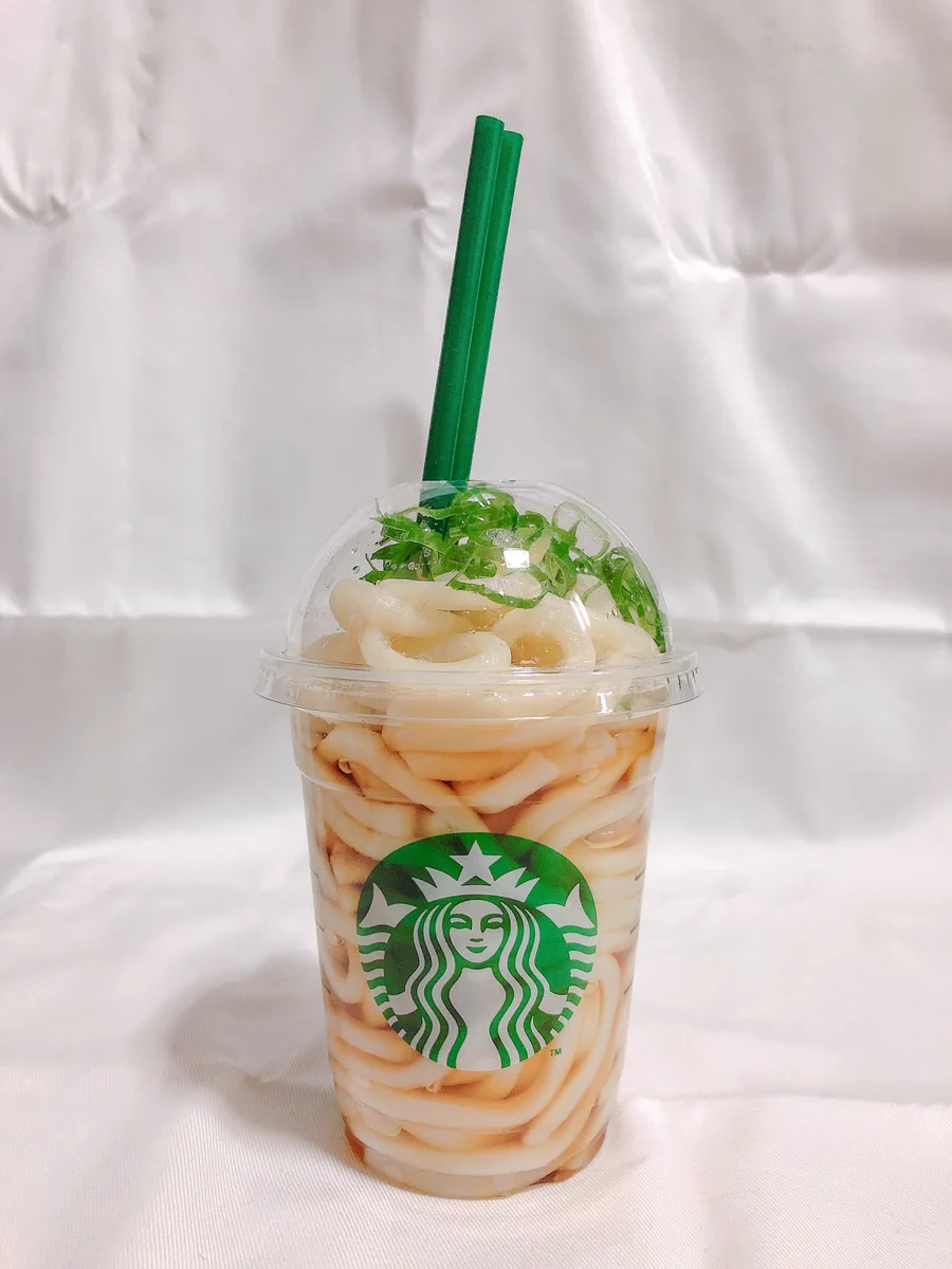 香川県のスタバご当地フラペチーノかと思ったら、うどん！！