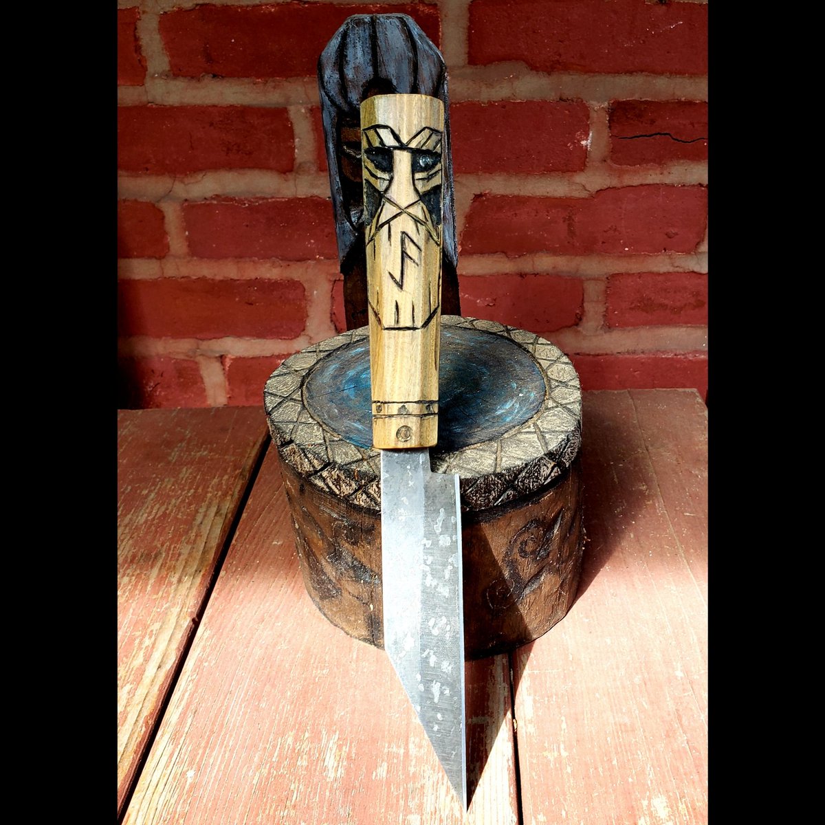YourMythicLife's tweet photo. I'm very late in sharing this, but earlier in August, I received this wonderful Seax blade with Odin carved into the Lignum Vitae handle. #Seax #Odin #blade #godpost #pagan #heathen #InterfaithHeathen 🤩 https://t.co/uSUsoiobTJ