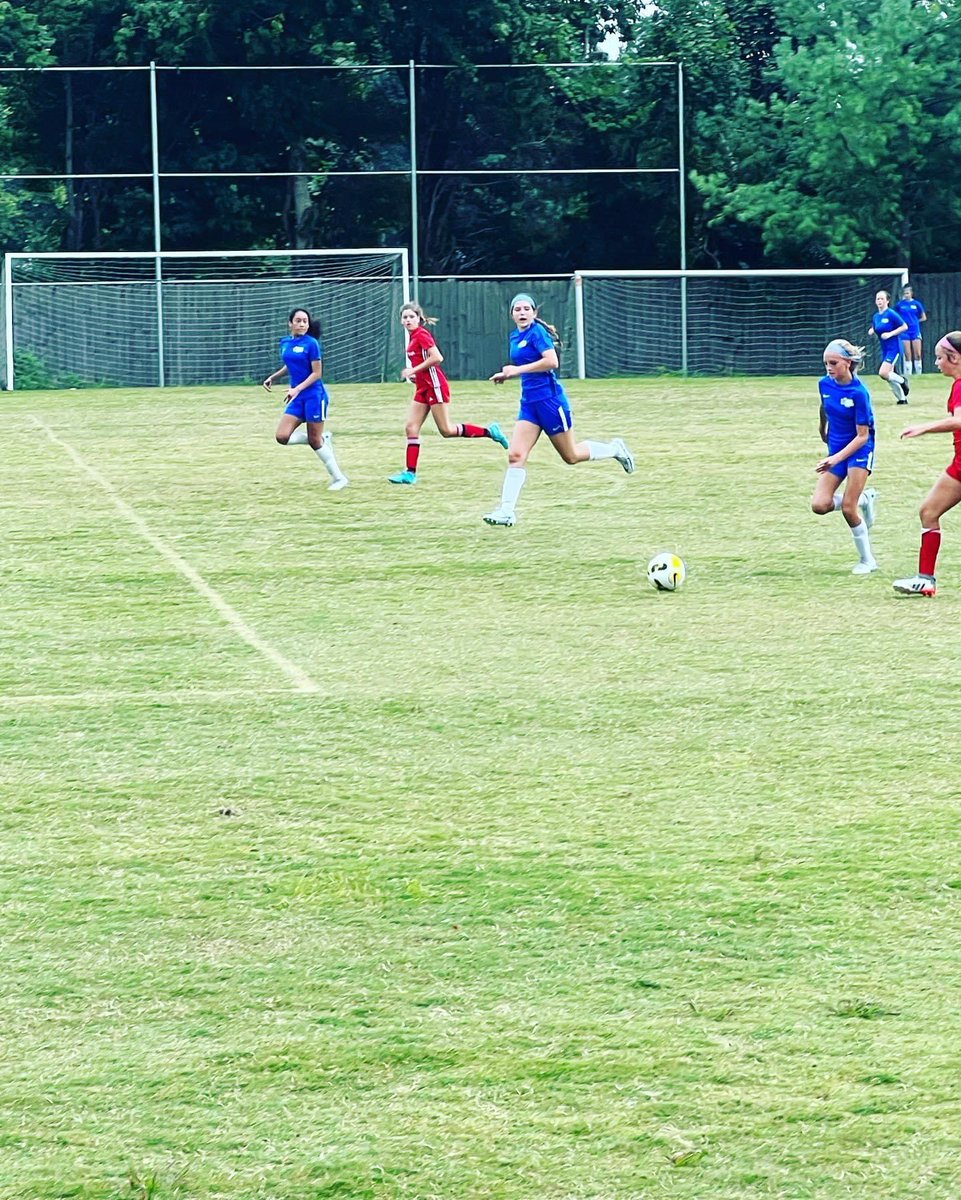 bdcummons's tweet photo. First time on the “other” sideline for addison & her KHA Bluegrass G09. Coach Raul is doing great w/ the girls & I enjoyed being able to be “dad” and watch these girls ball out. First friendly down. Girls tied Javanon 09G Black 0-0. Great match by both teams. #tinyballer https://t.co/USy5IqeXlg