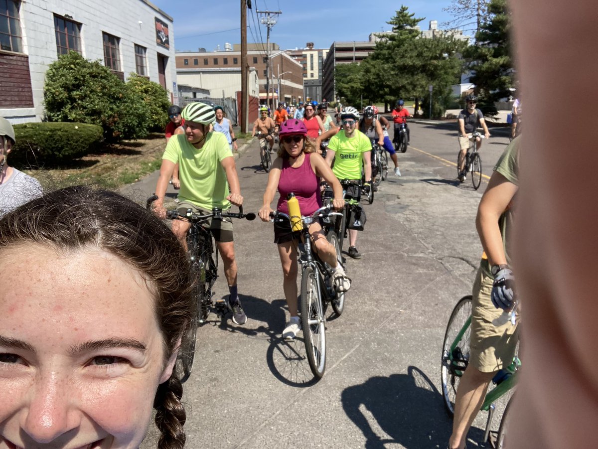 LeahG180's tweet photo. @inLIUofJOAN @bostonbikeunion @MattyCiii Adding my terrible pictures to the thread! Featuring fearless leader @MattyCiii https://t.co/HrilBIeEC6