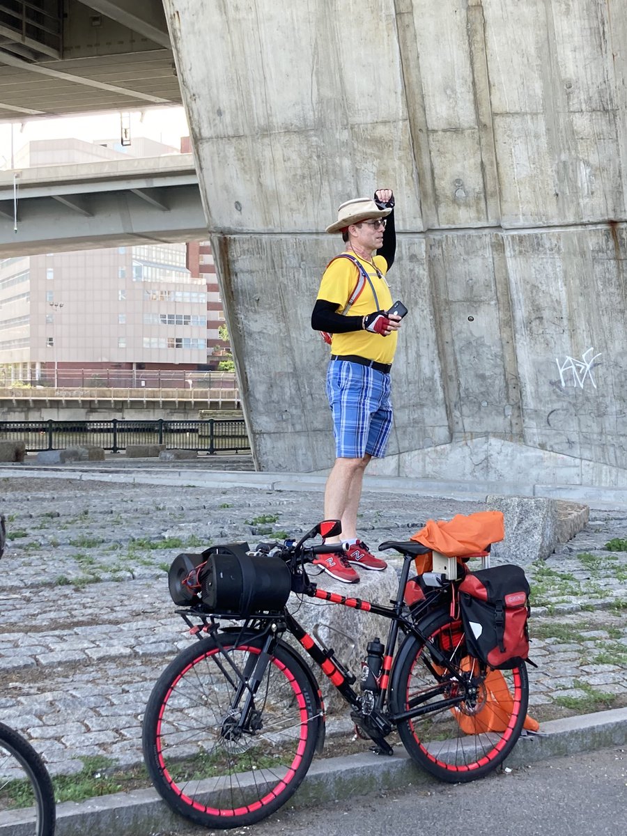LeahG180's tweet photo. @inLIUofJOAN @bostonbikeunion @MattyCiii Adding my terrible pictures to the thread! Featuring fearless leader @MattyCiii https://t.co/HrilBIeEC6