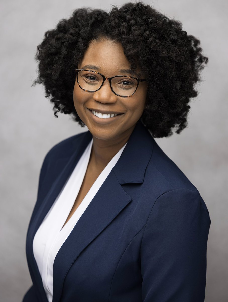 JasmineArringt5's tweet photo. Hi #MedTwitter! My name is Jasmine Arrington and I'm an MS4 @uiccom applying to OBGYN for #Match2023. I'm interested in health equity, black maternal mortality, and quality improvement. I also enjoy photography, drawing, and mentoring. #obgyntwitter #MDMPH https://t.co/aV0ngRNi23