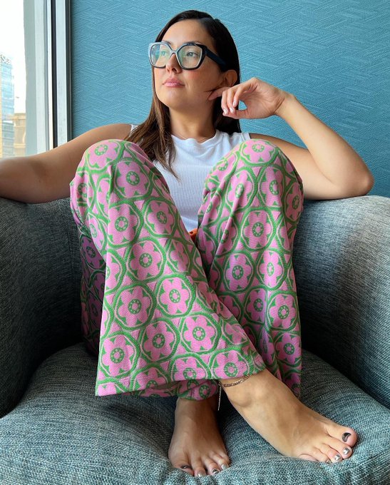 Sunday funday https://t.co/y9oCiY90Zx<a href="/tag/solequeen"class="tags"><span>#solequeen</span></a><a href="/tag/queenofsoles"class="tags"><span>#queenofsoles</span></a>