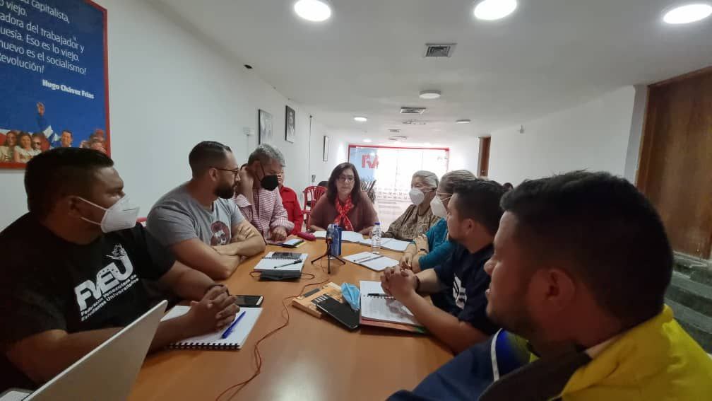 Evaluamos los resultados de la jornada electoral de elección de jefeXs de calle junto al Órgano Auxiliar Estadal Zulia y el Equipo Político Estadal del @partidopsuv Nuestra Militancia participa desde las bases y demuestra su compromiso con la patria
#1X10DelBuenGobierno 
#Zulia