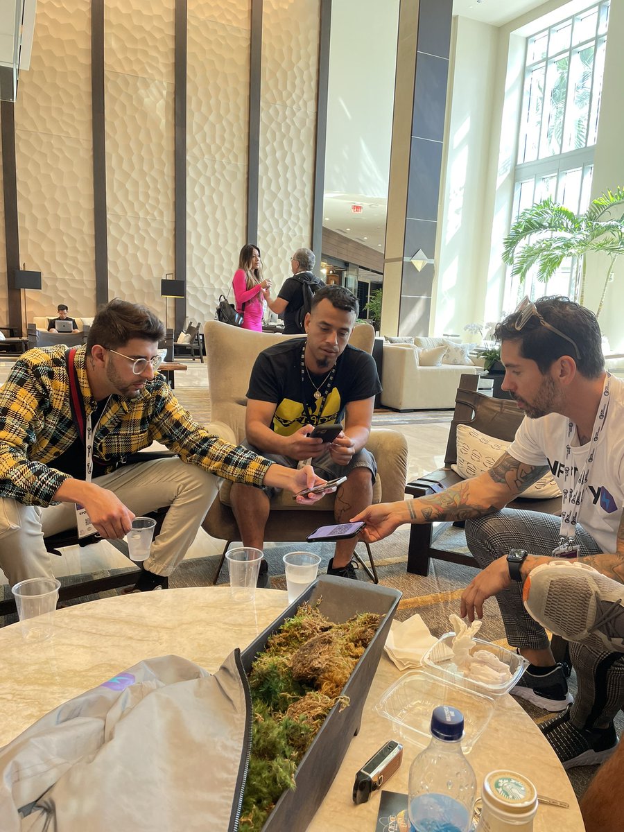 MusicTechMedia's tweet photo. Some amazing people at the table during our @NftNashville x Miami Popup Meetup during @_CryptoConnect_ Expo . 🙌🔥👆
#NFTs #web3 #miamiblockchain #nashville https://t.co/qcsmuJBOty