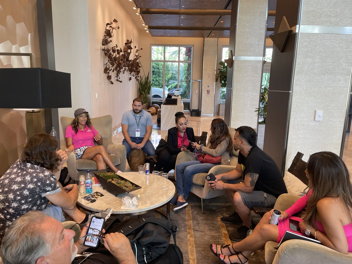 MusicTechMedia's tweet photo. Some amazing people at the table during our @NftNashville x Miami Popup Meetup during @_CryptoConnect_ Expo . 🙌🔥👆
#NFTs #web3 #miamiblockchain #nashville https://t.co/qcsmuJBOty