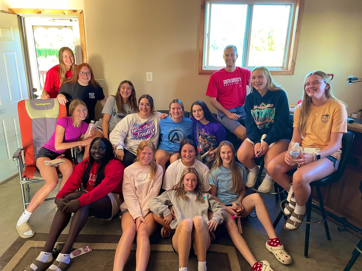 #SSCVB22 Varsity Squad did some team bonding at the Wendte Household with amazing food, games, and t-shirt decorating. Come see us tomorrow at home as we take on Crofton @ 5:30 pm and then Ponca @ 6:30 pm! #CardPride 🏐❤️