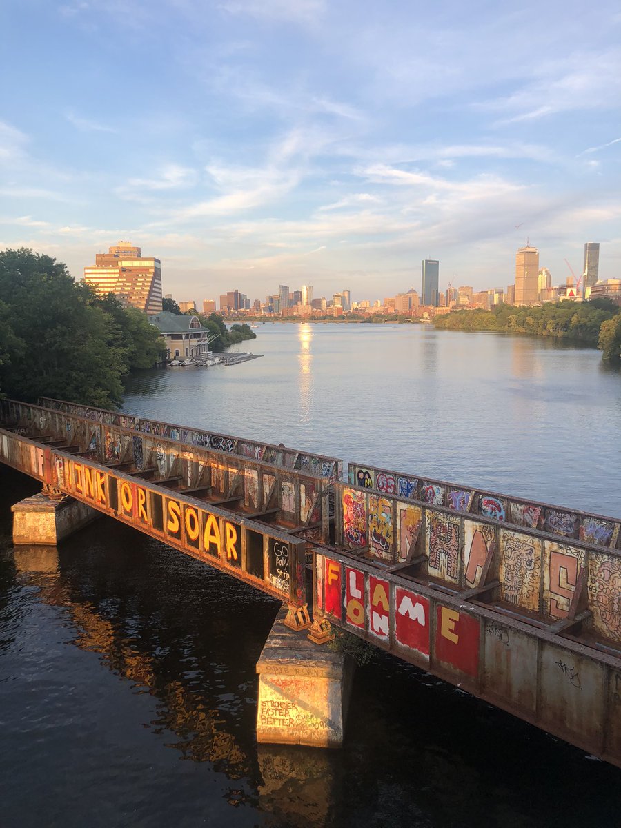 Emjay1028's tweet photo. Still hot out there! Just late August being late August⦠#MJWeather #Boston #SundayRunday #Summer #Esplanade https://t.co/oXBRX1sq66