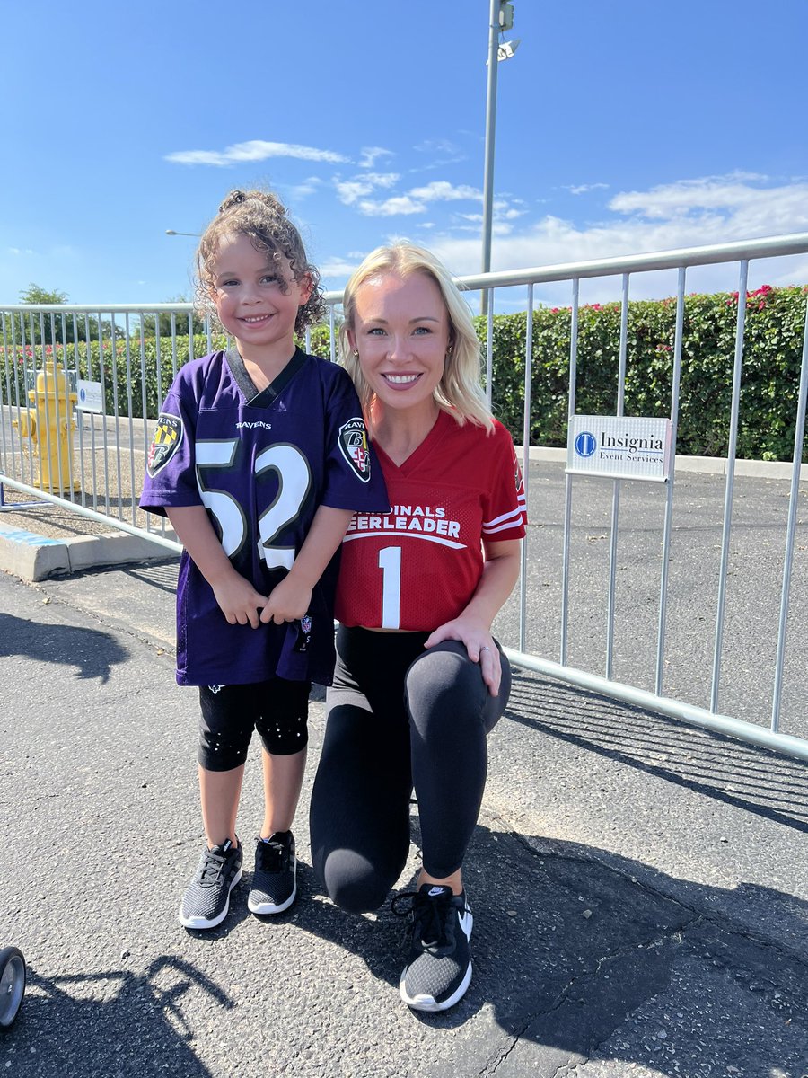 beepull's tweet image. Battle of the birds ! All the way from the North Carolina ! #birdcityfootball 
#rayvenalanahbeverly #blackbirdsforlofe