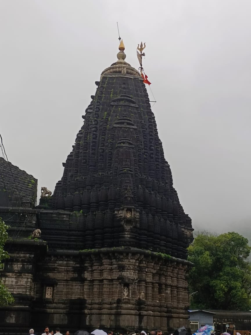 vibhaparihar2's tweet photo. अक्षमाला वनमाला मुण्डमाला धारी
चन्दन मृगमद चंदा
भोले शुभ कारी.!
#ConnectedToDivine🔱📿🚩 https://t.co/nUBgxesXLr