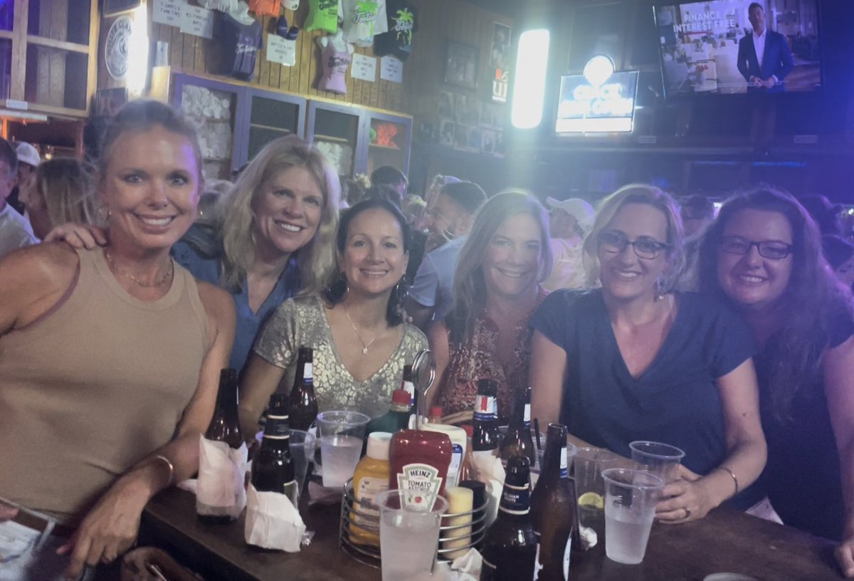 JessP0419's tweet photo. Girls weekend never disappoints! https://t.co/vEyHcp9cOI