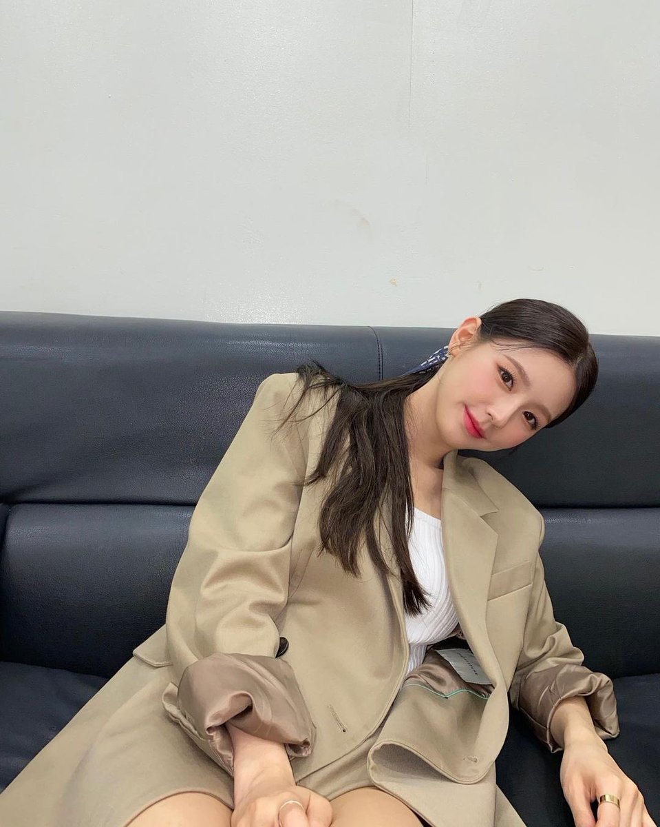 laevienroses's tweet photo. ¿qué clase de monita pelona sería si me perdiera del #PinkFactory4ThCB? definitivamente, una bastante fea, así que por eso era de esperar que vistiera mis mejores trapitos, en algo tan especial como lo es #Pf뿐One! 🍏♡ les deseo lo mejor hoy y siempre, amorsotas > < https://t.co/4yDPkHufty