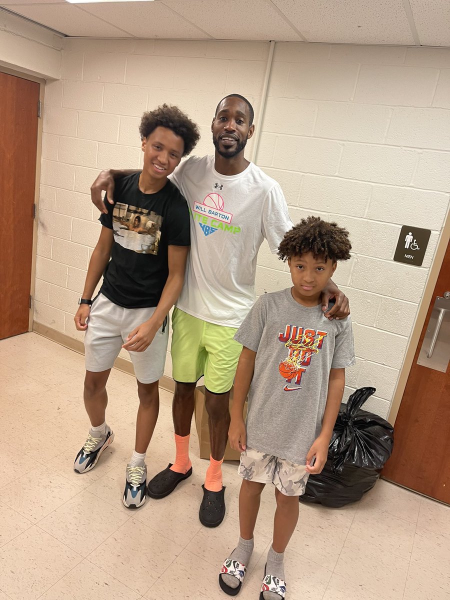 bmoreclassic1's tweet photo. @WillTheThrillB5 is the people’s champ for a reason..his investment in Baltimore is undeniable…crazy how fast time is flying..a real one 🏆💪 https://t.co/NL3l1FuKeQ