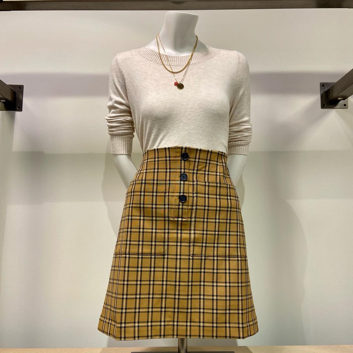 TangerTilton's tweet photo. Cute top + great skirt + TangerStyle savings = the perfect outfit from LOFT Outlet. It's simple math! 🧪 

Up to 25% OFF now through 8/28. Visit https://t.co/UmlRUiujWI to get your coupons!

#tangeroutlets #shopping #deals #loftoutlet #coupon #style #fashion https://t.co/a1XfD9b16N
