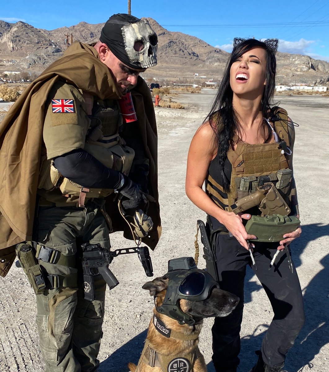 Just because ppl think we’re badass in a video game doesn’t mean we’re functional IRL 🤣 

A lot going on here hahaha