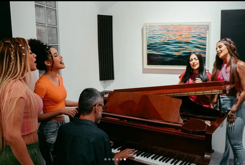 AlejandraV987's tweet photo. Hermosas 🫶🎶 https://t.co/qn5gstNaF2
